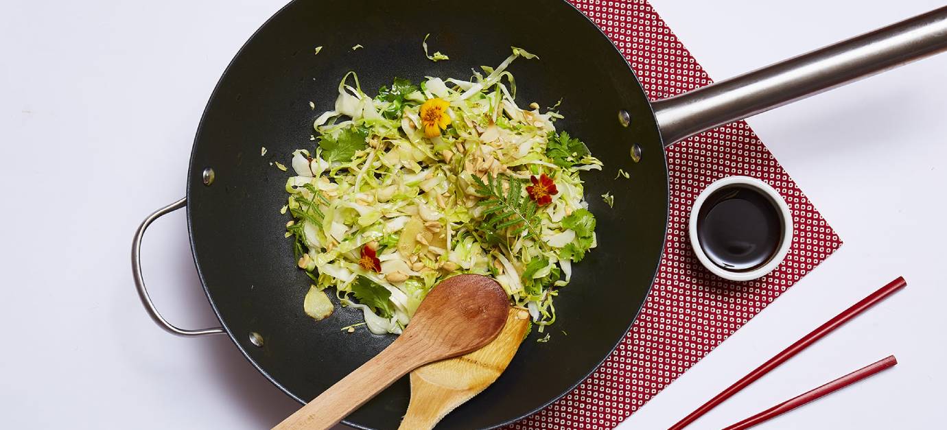 Wok de feuilles de chou-fleur